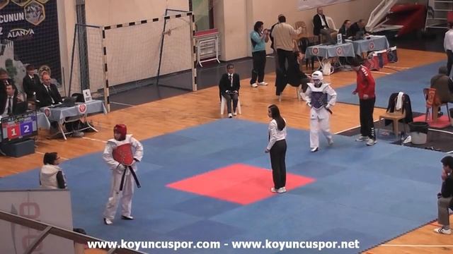 53kg Derya Dagdelen vs Kubra Dagli (2013 Turkish Senyor TKD Championships) смотреть онлайн