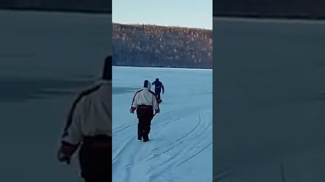 Катание на горных лыжах по льду Павловки смотреть онлайн