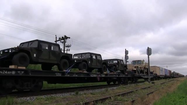 ER20CF 015 with military technics from USA Тепловоз ER20 015 с военной техникой из США смотреть онлайн