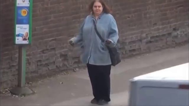 The Dancing Queen of the Bus Stop - Russian Edition смотреть онлайн