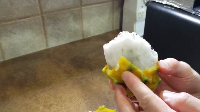 The exotic fruit to eat this year! - How to cut, peel eat dragon fruit смотреть онлайн