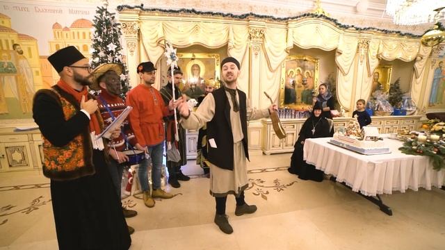 Рождественские колядки в Покровском монастыре. Праздничные песнопения исполнил хор «Русский формат» смотреть онлайн