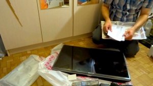 Телевизор LG 32LF650V. Часть 1. Распаковка, монтаж подставки