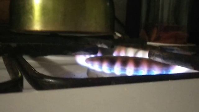 Газ БАДЯЖАТ!!! Красные язечки пламени. смотреть онлайн