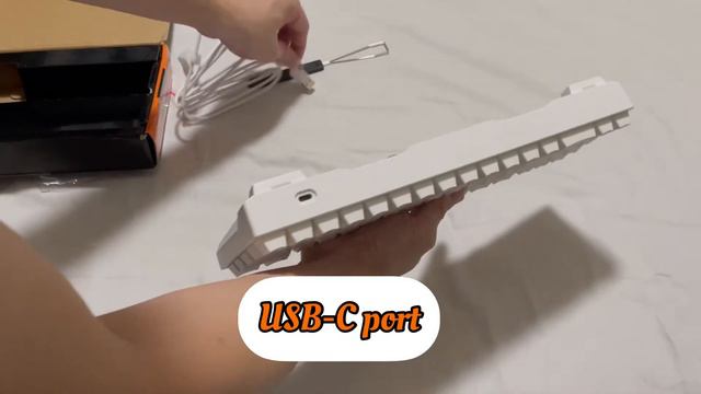 Unboxing Royal Kludge RK71 Mechanical Keyboard смотреть онлайн
