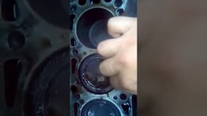 Шатается поршень в цилиндре!