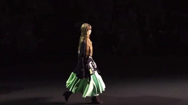 Sportmax мода в Милане весна лето 2023 / Одежда, сумки и аксессуары смотреть онлайн