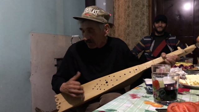 Цунтинская песня на пандуре в исполнении Магомеда Баркала / Дагестанские песни смотреть онлайн