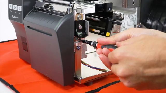 How to Install the Cutter on the ZT411, ZT421 Printers Zebra - Easy How to Tips and Tricks @3labels смотреть онлайн