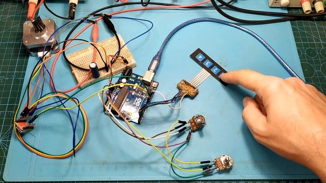 Ардуино Поворотный стол на шаговиках смотреть онлайн