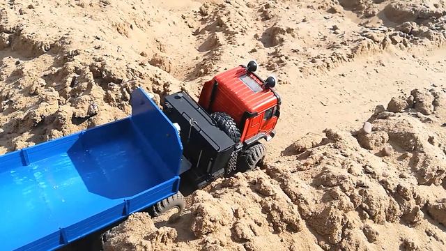 Wpl B36. Mercedes SK 6x6 Long Off-road. Радиоуправляемый грузовик Мерседес с полуприцепом по песку.