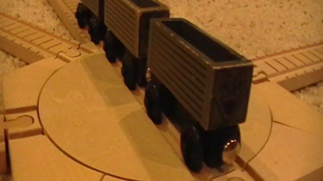 Grey Troublesome Trucks Review | Thomas Wooden Railway Discussion #34 смотреть онлайн