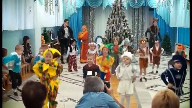 новогодний карнавал смотреть онлайн