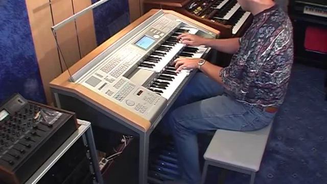 Besame Mucho on Yamaha Stagea Organ - Mladosevits смотреть онлайн