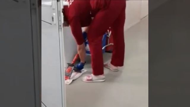 Проблемы с надеванием мопа на швабру смотреть онлайн