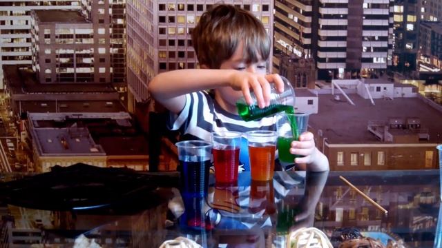 Делаем искусственный разноцветный снег смотреть онлайн