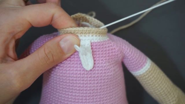 Вязаная кукла крючком Розали, часть 6 (Воротник). Crochet doll Rosalie, part 6 (Collar). смотреть онлайн