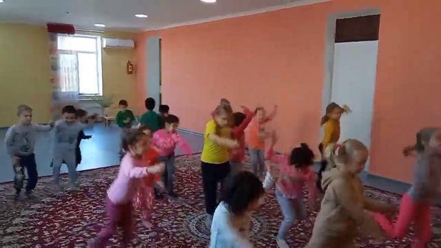 танец новогодний смотреть онлайн