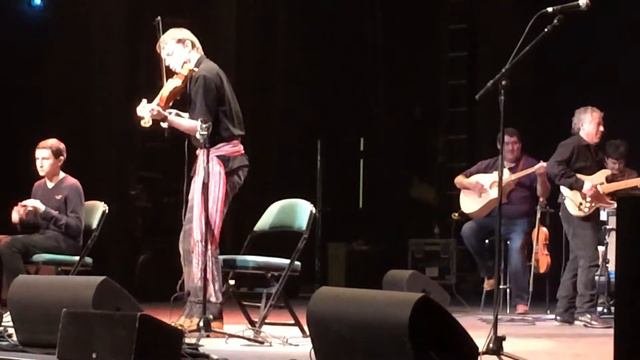 Christopher & Dylan Pinette playing Caribou Reel at the Manitoba Metis Federation Youth Gala 2014 смотреть онлайн