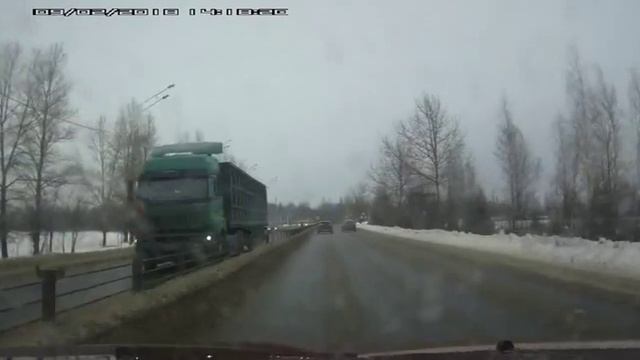 Ярославское БЫДЛО за рулём на дорогах города в гололёд. смотреть онлайн