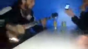 Чеченец поет от души На гитаре (2015)