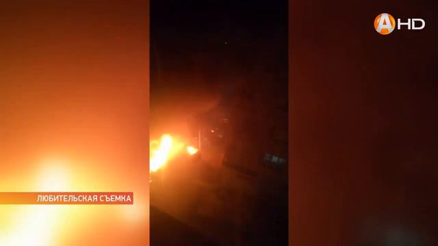 В Полярном сгорели четыре маршрутных микроавтобуса смотреть онлайн
