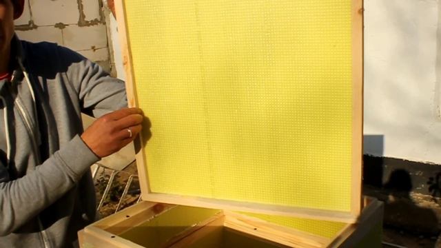 Квадратный улей из ППС. Обзор 12 рамочника ????? смотреть онлайн