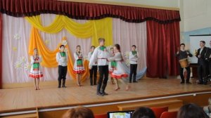 Бойкий чувашский танец парней и девчонок