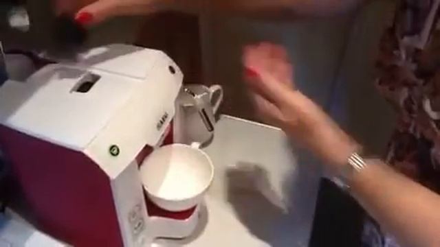 Ao.com Review - AEG Lavazza Modo Mia Favola Coffee Machine смотреть онлайн