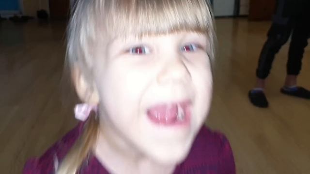 День рождения???Что подарили мама с папой?Испытание подарков смотреть онлайн