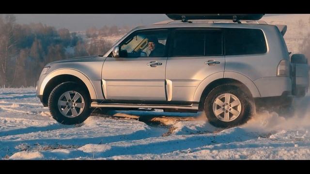 Прогулка на Ниве Хонде СРВ и Паджеро 4 по полям смотреть онлайн