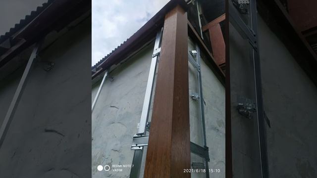 Обшивка металлическим сайдингом под бревно(золотой дуб,3D)дачного домика 5×6 смотреть онлайн