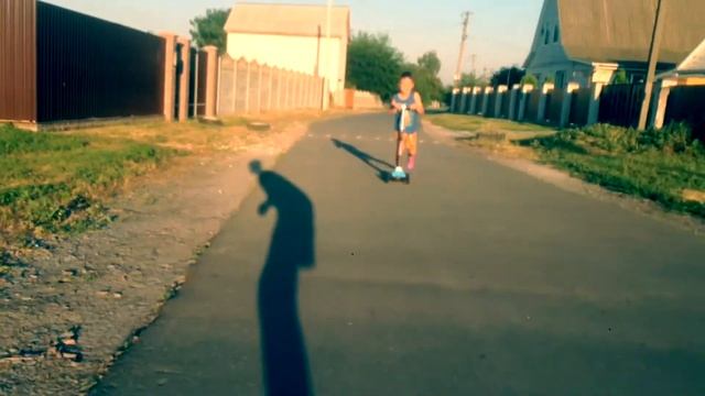 Катаюсь на самокате смотреть онлайн
