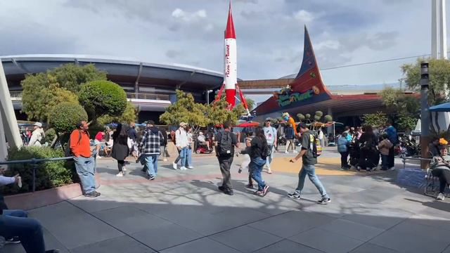 #LIVE DISNEYLAND RESORT CROWDS MAGIC HAPPENS RIDES UPDATES & MORE 2024 смотреть онлайн