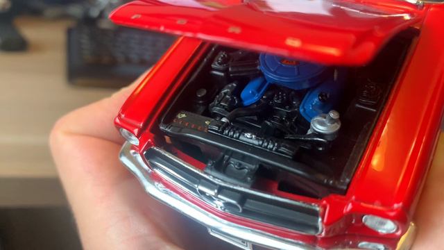 Обзор модели Ford Mustang 1964 в 1:24 от Welly смотреть онлайн