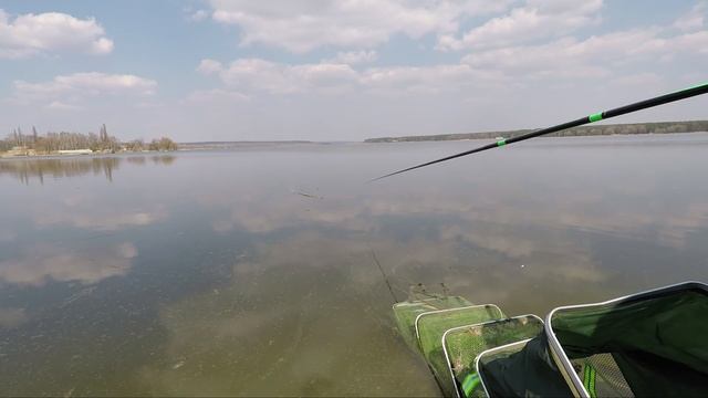 Ловля уклейки весной на дамбе водохранилища. Рыбалка 2019 смотреть онлайн