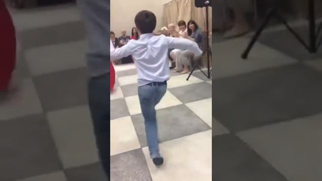Вот как надо танцевать лезгинку!!! y y y смотреть онлайн