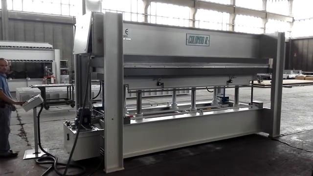 Горячий пресс COLOMBO R. смотреть онлайн