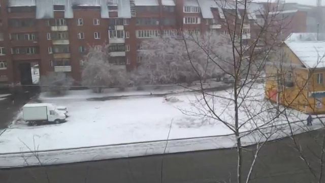 Екатеринбург, 24 апреля 2014 года валит снег! Вьюга. смотреть онлайн