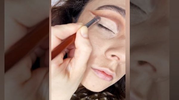 Вечерний макияж с красными губами