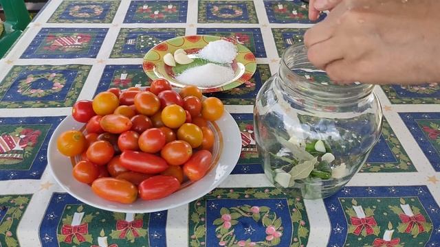 83. Вкуснейшие ПОМИДОРКИ в томатном соке. Любимый рецепт нашей семьи. смотреть онлайн