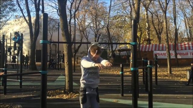 ГУКАСЯША ПОМОЖЕТ : Подъём двумя ноги врозь