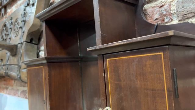 Антикварный настенный шкафчик с зеркальной вставкой 1900-х гг. смотреть онлайн