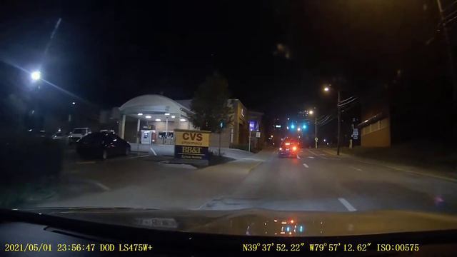 Morgantown, West Virginia, blew tire in pothole (at 0:08 in video) смотреть онлайн