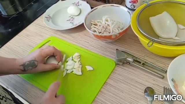 Кальмаровый салат смотреть онлайн