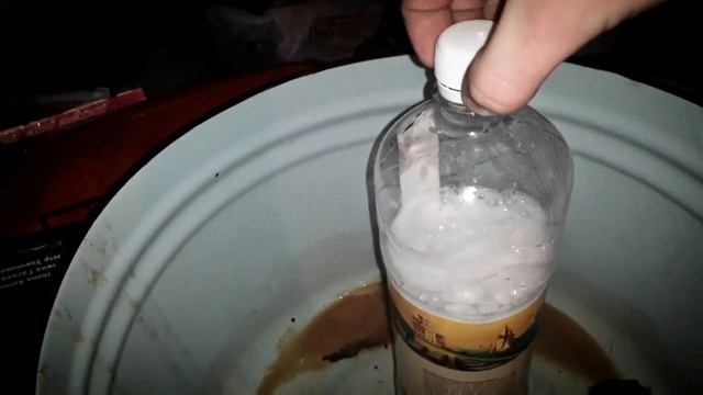 Вторая реакция уксусной кислоты, на соду, вместе с водой ,и моющие. смотреть онлайн