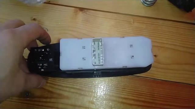 Кнопка двери водителя Hyundai Accent TagAZ смотреть онлайн