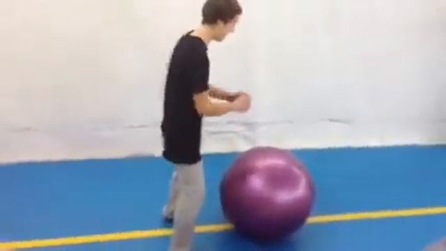 Back flip на шаре fly family батут смотреть онлайн