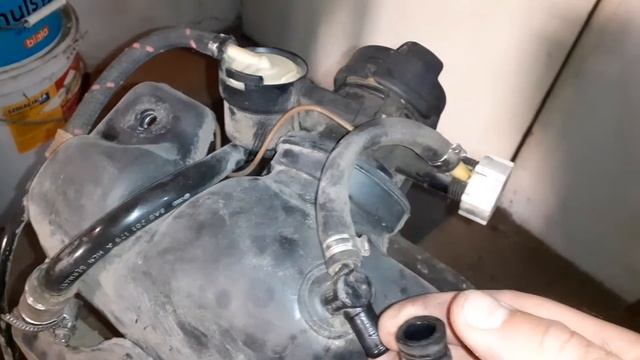 Audi 80 1.8T: demontaż baku, pompy i wskaźnika poziomu paliwa, sprawdzanie szczelności zbiornika. смотреть онлайн