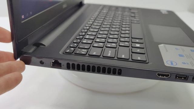 Ігровий ноутбук Dell Inspiron 15/i3-6006U/4Gb/1Tb/Radeon R5 M330 - 2GB CN19640 смотреть онлайн